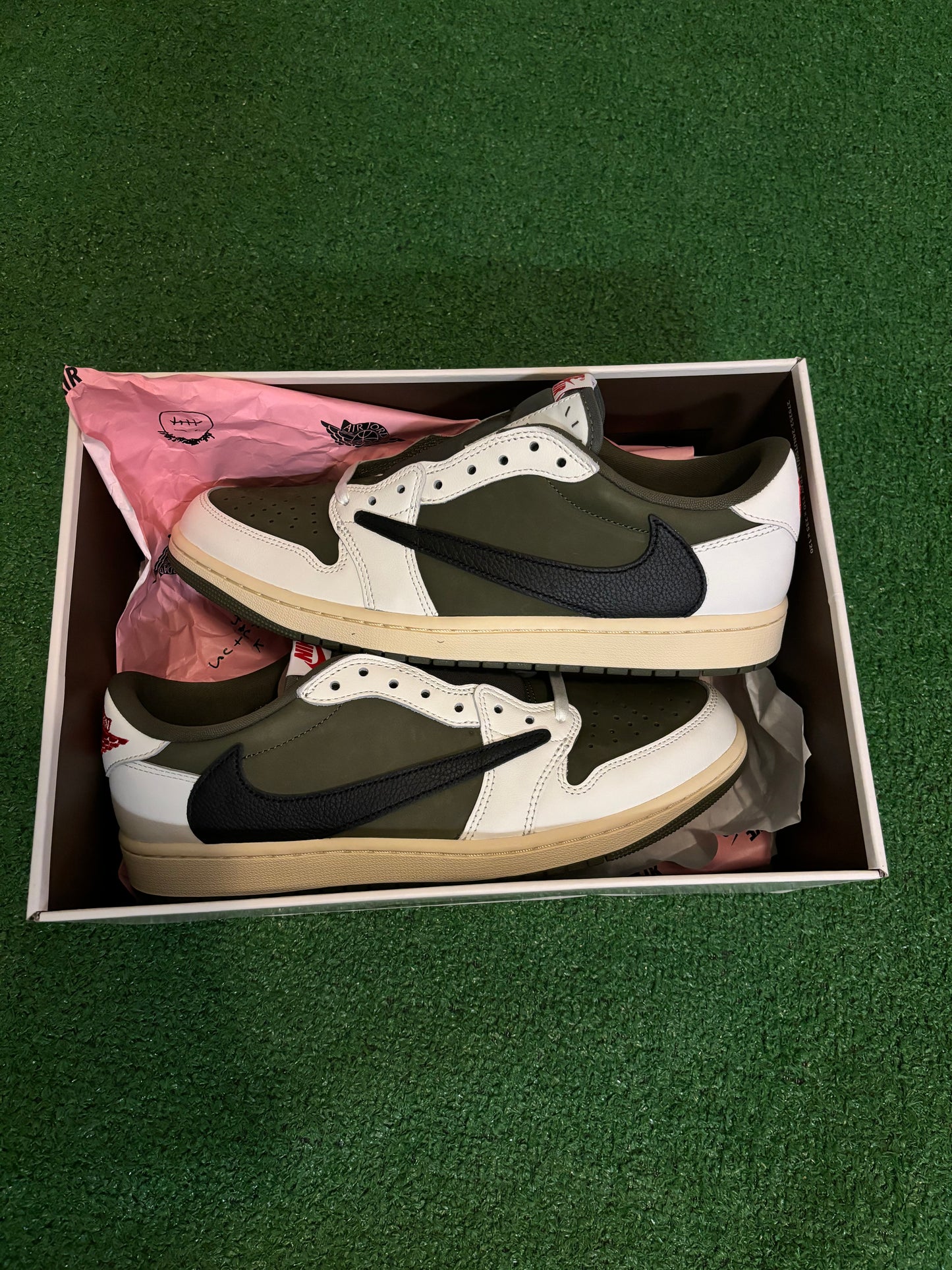 Travis Scott Jordan 1 Low “Medium Olive”