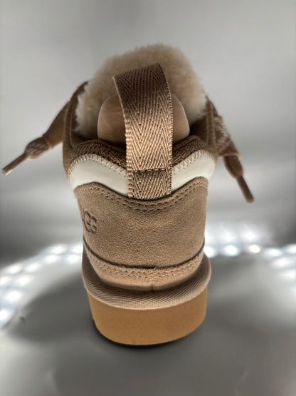 UGG LOWMEL “SAND” W